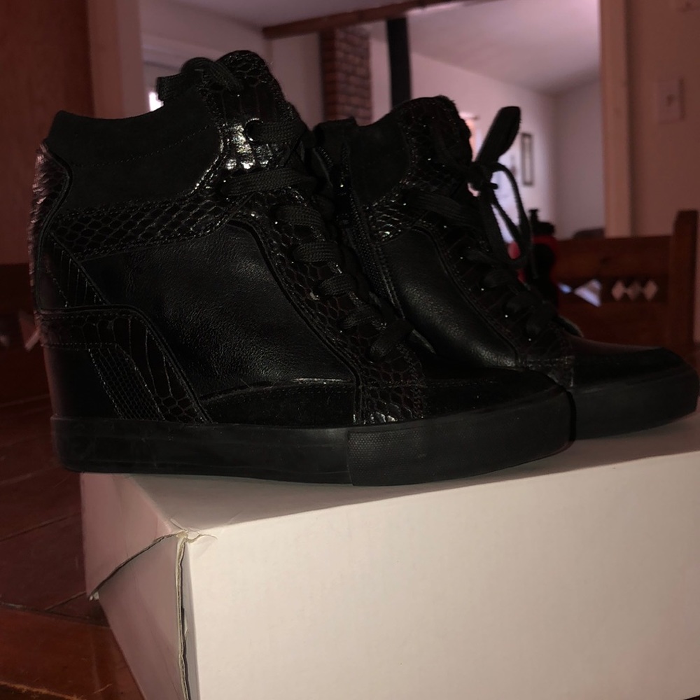 Women’s Bertilla ALDO shoes. Black size 6